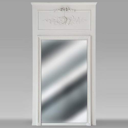 Trumeau de style Louis XVI orné d'une flûte de pan