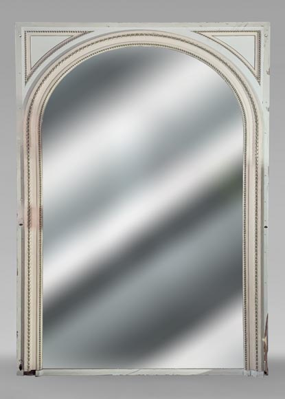 Trumeau de style Louis XVI au dessus arrondi décoré de frises de perles Trumeau de style Louis XVI au dessus arrondi décoré de frises de perles-0