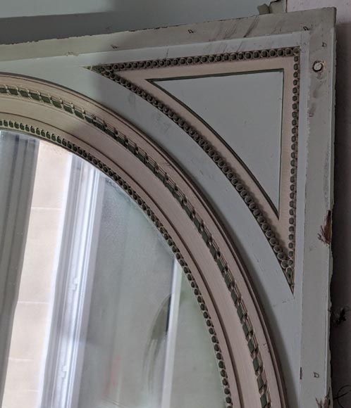 Trumeau de style Louis XVI au dessus arrondi décoré de frises de perles Trumeau de style Louis XVI au dessus arrondi décoré de frises de perles-2