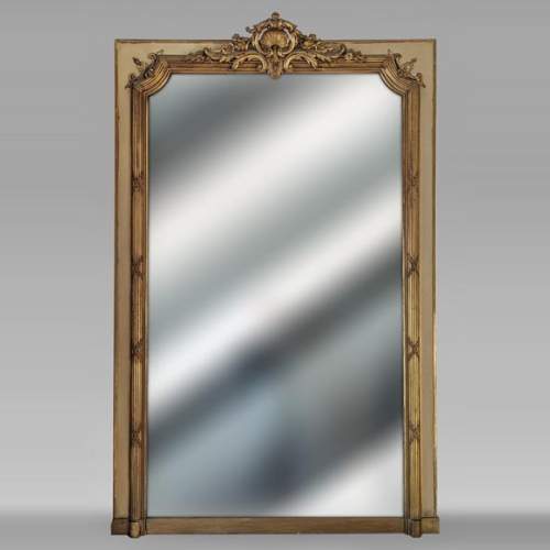 Trumeau doré de style Napoléon III à coquille ajourée