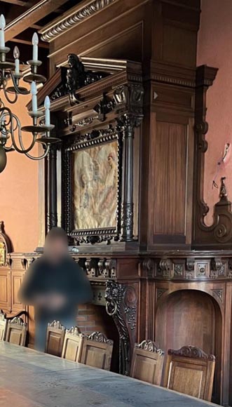 Boiserie de soubassement de style neo Renaissance ornée de lions Boiserie de soubassement de style neo Renaissance ornée de lions-0