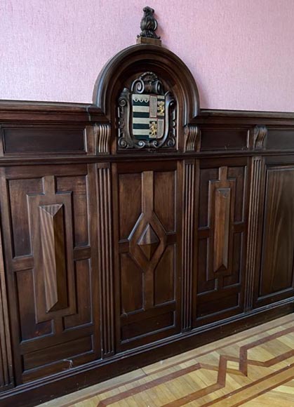 Boiserie de soubassement de style neo Renaissance ornée de lions Boiserie de soubassement de style neo Renaissance ornée de lions-1