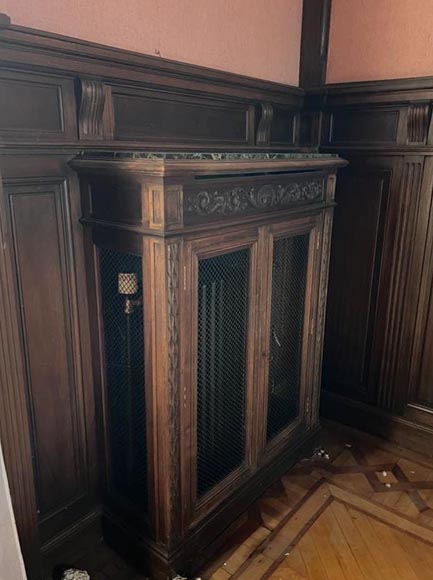 Boiserie de soubassement de style neo Renaissance ornée de lions Boiserie de soubassement de style neo Renaissance ornée de lions-3