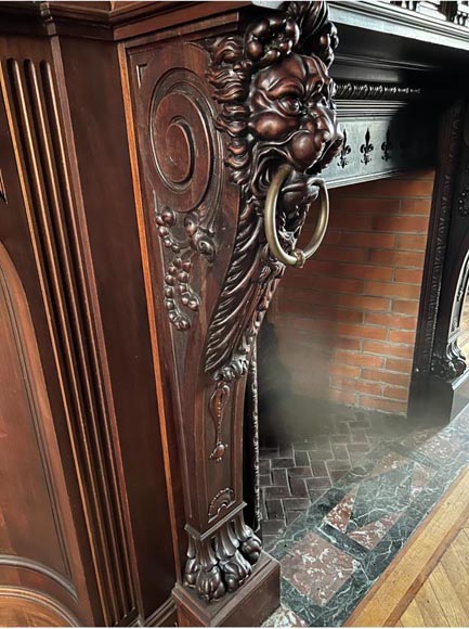 Boiserie de soubassement de style neo Renaissance ornée de lions Boiserie de soubassement de style neo Renaissance ornée de lions-4