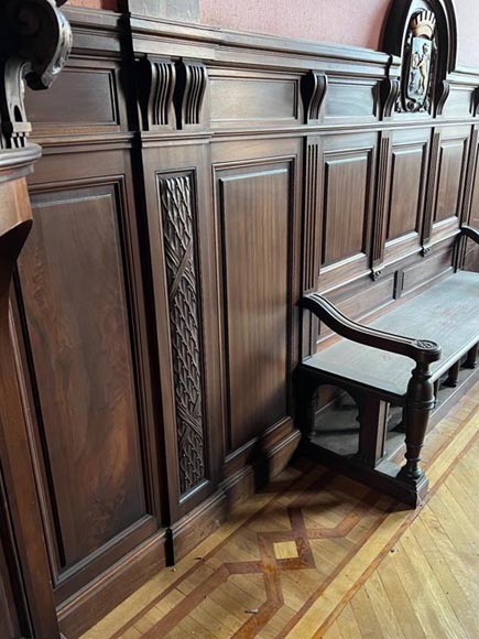 Boiserie de soubassement de style neo Renaissance ornée de lions Boiserie de soubassement de style neo Renaissance ornée de lions-6