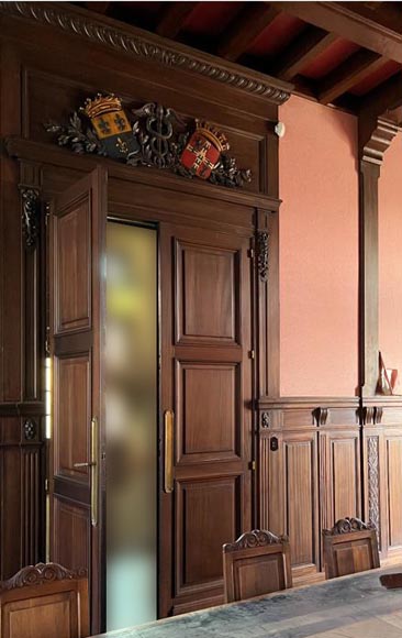 Boiserie de soubassement de style neo Renaissance ornée de lions Boiserie de soubassement de style neo Renaissance ornée de lions-8