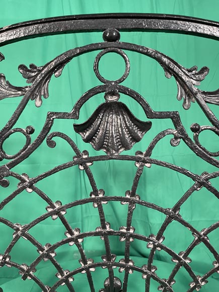 Pare-étincelle en fonte avec coquille, XVIIIe siècle Pare-étincelle en fonte avec coquille, XVIIIe siècle-1