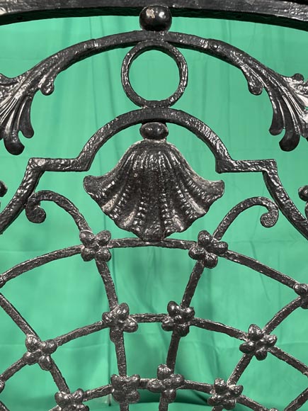 Pare-étincelle en fonte avec coquille, XVIIIe siècle Pare-étincelle en fonte avec coquille, XVIIIe siècle-2