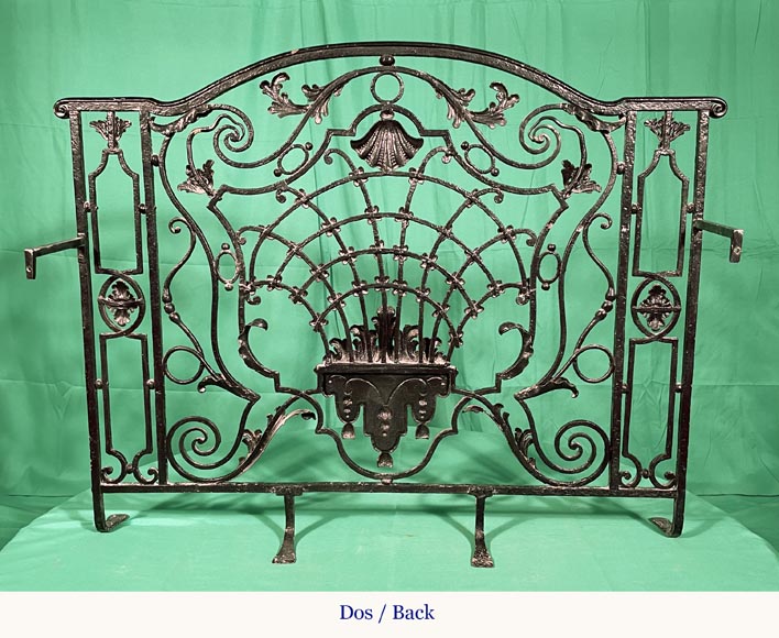 Pare-étincelle en fonte avec coquille, XVIIIe siècle Pare-étincelle en fonte avec coquille, XVIIIe siècle-11