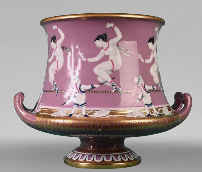Manufacture de Sèvres, Vase cubiforme à décor de danseurs de corde, 1867-1869 Manufacture de Sèvres, Vase cubiforme à décor de danseurs de corde, 1867-1869-1