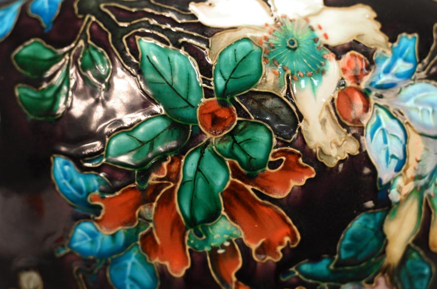 Théodore Deck, Vase aux fleurs et aux papillons, v. 1880 Théodore Deck, Vase aux fleurs et aux papillons, v. 1880-6