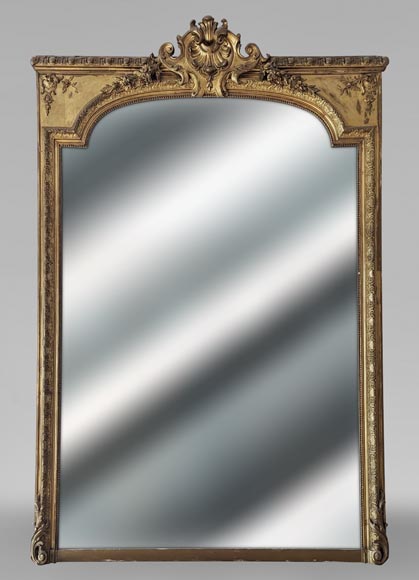 Trumeau doré de style Régence décoré d'une coquille de cuir découpé Trumeau doré de style Régence décoré d'une coquille de cuir découpé-0