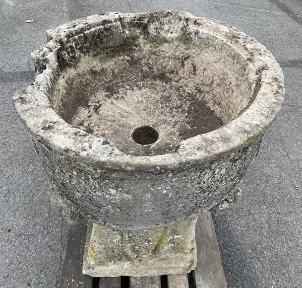 Imposant bénitier ancien en pierre Imposant bénitier ancien en pierre-4
