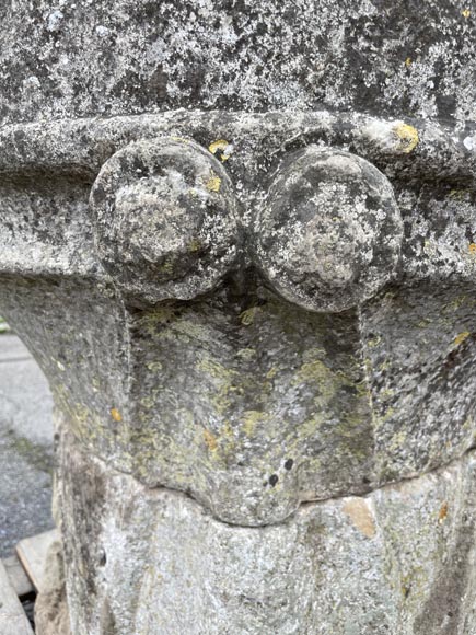 Imposant bénitier ancien en pierre Imposant bénitier ancien en pierre-9