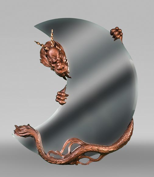 Maison MARNYHAC (attrib.), Miroir japonisant en croissant de lune décoré d’un dragon en bronze à patine brune Maison MARNYHAC (attrib.), Miroir japonisant en croissant de lune décoré d’un dragon en bronze à patine brune-0