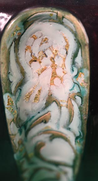 Émile GALLÉ, Vase en faïence à la couverte aubergine et au décor rehaussé d’or, vers 1885-1889 Émile GALLÉ, Vase en faïence à la couverte aubergine et au décor rehaussé d’or, vers 1885-1889-6