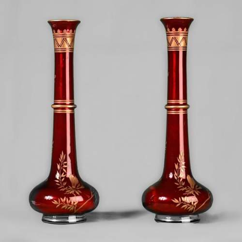 BACCARAT - Paire de vases de forme bouteille perse rubis, vers 1880