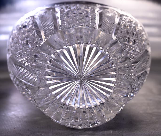 Paire de carafes à vin en cristal gravé, Cristallerie de Saint-Louis Paire de carafes à vin en cristal gravé, Cristallerie de Saint-Louis-13