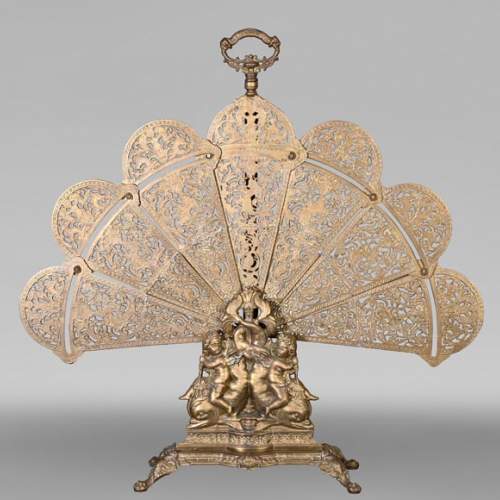 Grand pare-étincelles en éventail de style Napoléon III à décor de dauphins et putti
