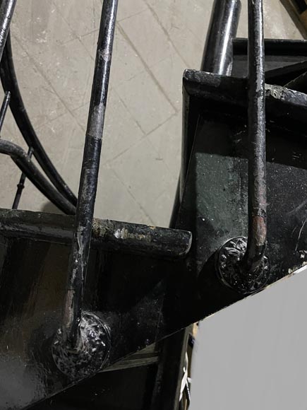 Escalier en colimaçon en chêne peint Escalier en colimaçon en chêne peint-7