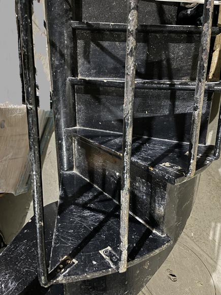 Escalier en colimaçon en chêne peint Escalier en colimaçon en chêne peint-11