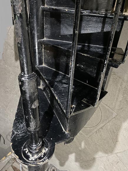 Escalier en colimaçon en chêne peint Escalier en colimaçon en chêne peint-12