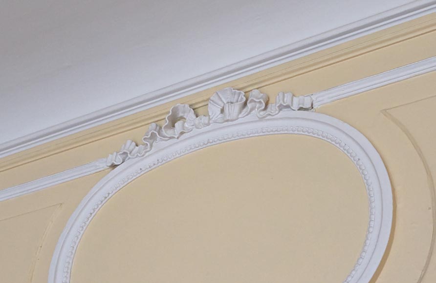 Trumeau de style Louis XVI orné d'un médaillon surmonté d'un ruban Trumeau de style Louis XVI orné d'un médaillon surmonté d'un ruban-2