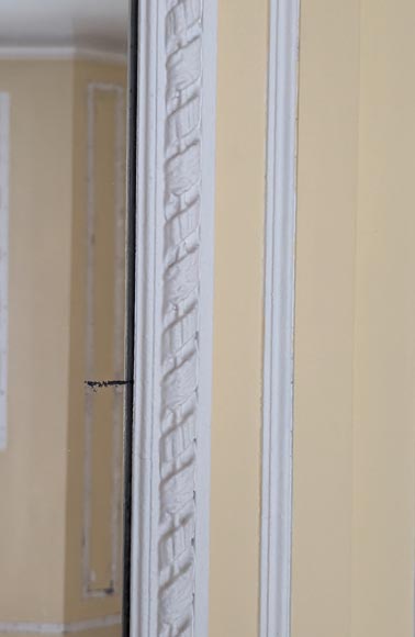 Trumeau de style Louis XVI orné d'un médaillon surmonté d'un ruban Trumeau de style Louis XVI orné d'un médaillon surmonté d'un ruban-4