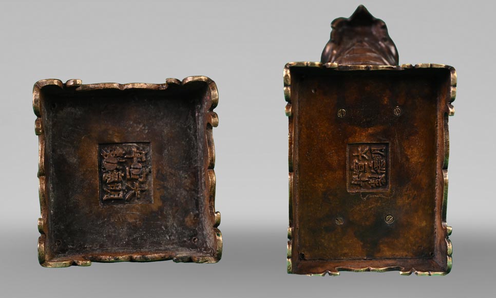 Ferdinand DUVINAGE (attribué à), Ensemble japonisant composé d'un encrier et d'une paire de bougeoirs, vers 1867-1874 Ferdinand DUVINAGE (attribué à), Ensemble japonisant composé d'un encrier et d'une paire de bougeoirs, vers 1867-1874-8