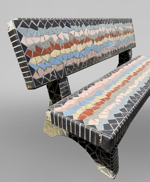 Salon de jardin composé d’une table, de trois tabourets et d’un banc ornés de carreaux de céramiques polychromes, années 1980 Salon de jardin composé d’une table, de trois tabourets et d’un banc ornés de carreaux de céramiques polychromes, années 1980-5