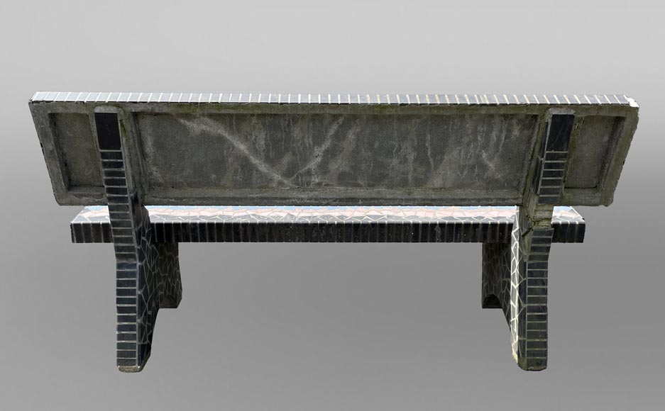 Salon de jardin composé d’une table, de trois tabourets et d’un banc ornés de carreaux de céramiques polychromes, années 1980 Salon de jardin composé d’une table, de trois tabourets et d’un banc ornés de carreaux de céramiques polychromes, années 1980-7