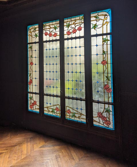 Grand vitrail de style Napoléon III au décors de roses Grand vitrail de style Napoléon III au décors de roses-1