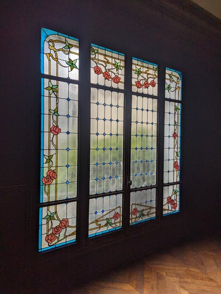 Grand vitrail de style Napoléon III au décors de roses Grand vitrail de style Napoléon III au décors de roses-2