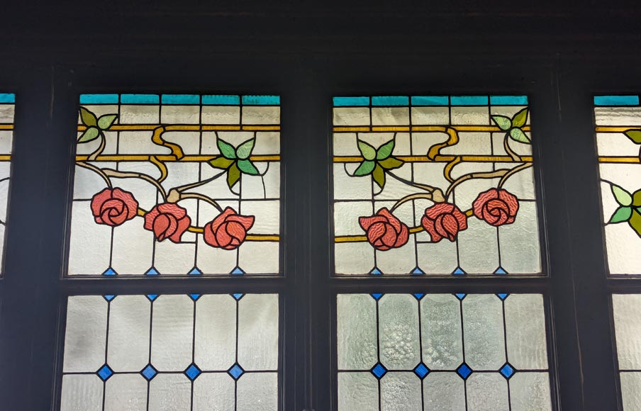 Grand vitrail de style Napoléon III au décors de roses Grand vitrail de style Napoléon III au décors de roses-3