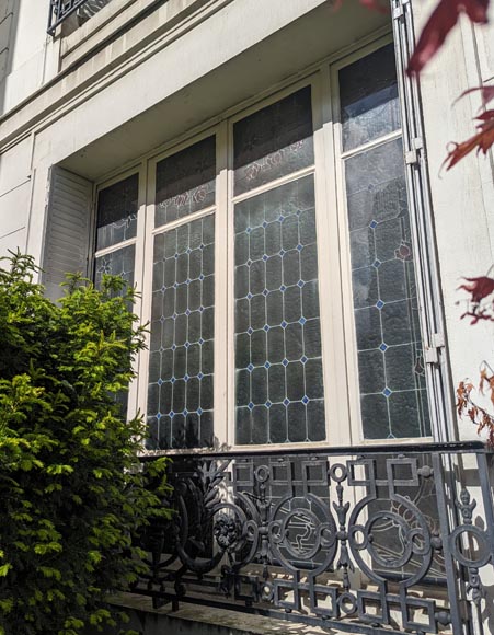 Grand vitrail de style Napoléon III au décors de roses Grand vitrail de style Napoléon III au décors de roses-7