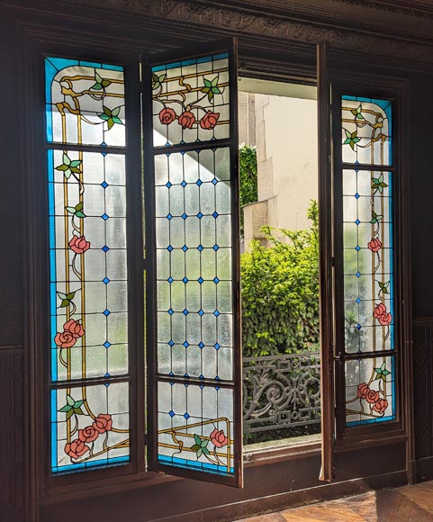 Grand vitrail de style Napoléon III au décors de roses Grand vitrail de style Napoléon III au décors de roses-8