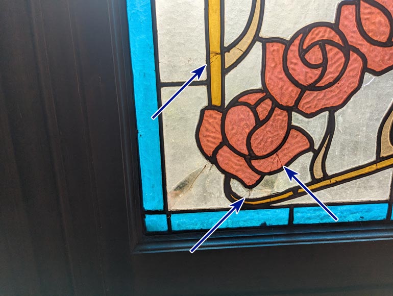 Grand vitrail de style Napoléon III au décors de roses Grand vitrail de style Napoléon III au décors de roses-11