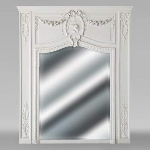 Trumeau de style Louis XVI avec guirlande de fleurs et médaillon