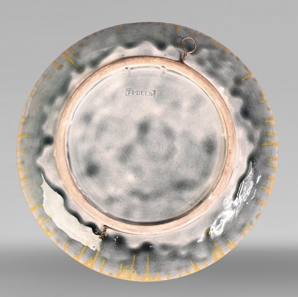 Théodore DECK, Plat d’ornement en céramique émaillée au décor de tulipes Théodore DECK, Plat d’ornement en céramique émaillée au décor de tulipes-8