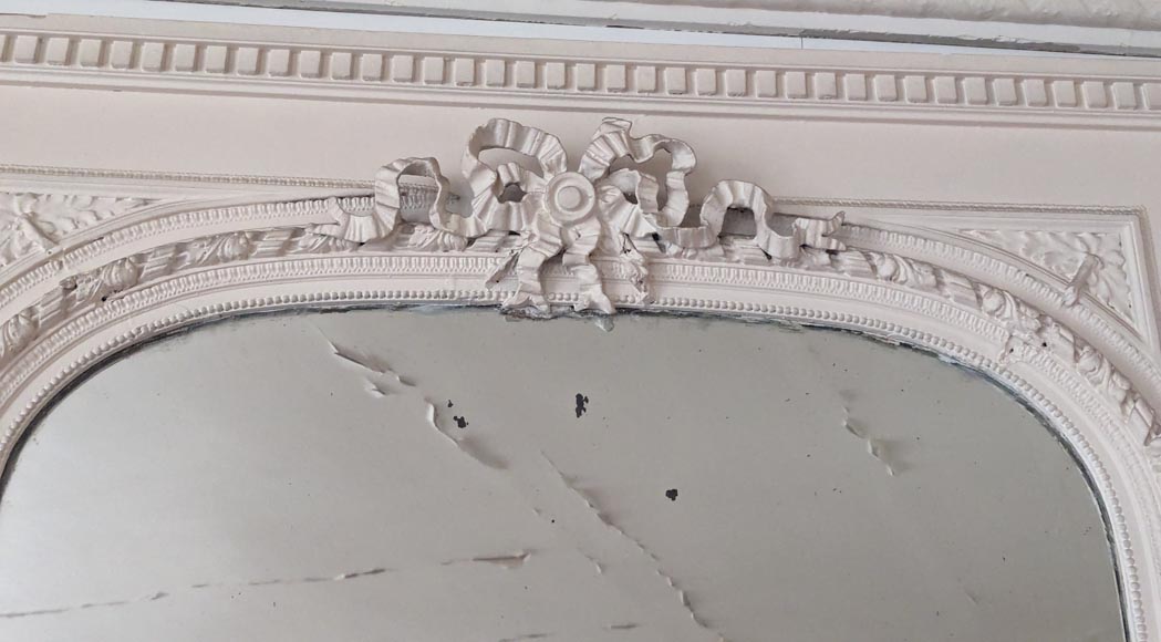 Trumeau de style Louis XVI au miroir arrondi et décoré d'un ruban Trumeau de style Louis XVI au miroir arrondi et décoré d'un ruban-1