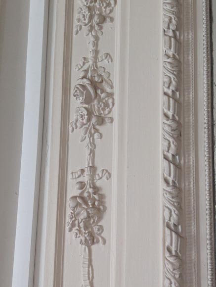 Trumeau de style Louis XVI au miroir arrondi et décoré d'un ruban Trumeau de style Louis XVI au miroir arrondi et décoré d'un ruban-4