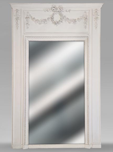 Trumeau de style Louis XVI décoré d'une guirlande de fleurs Trumeau de style Louis XVI décoré d'une guirlande de fleurs-0