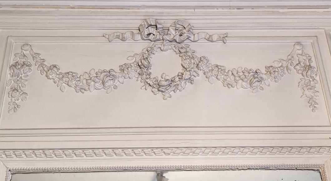 Trumeau de style Louis XVI décoré d'une guirlande de fleurs Trumeau de style Louis XVI décoré d'une guirlande de fleurs-1