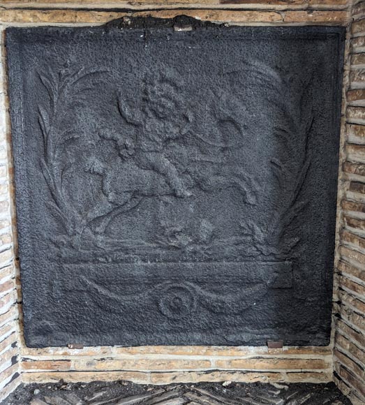 Petite plaque de cheminée de style Louis XV au cavalier Petite plaque de cheminée de style Louis XV au cavalier-1