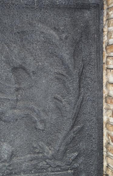 Petite plaque de cheminée de style Louis XV au cavalier Petite plaque de cheminée de style Louis XV au cavalier-3