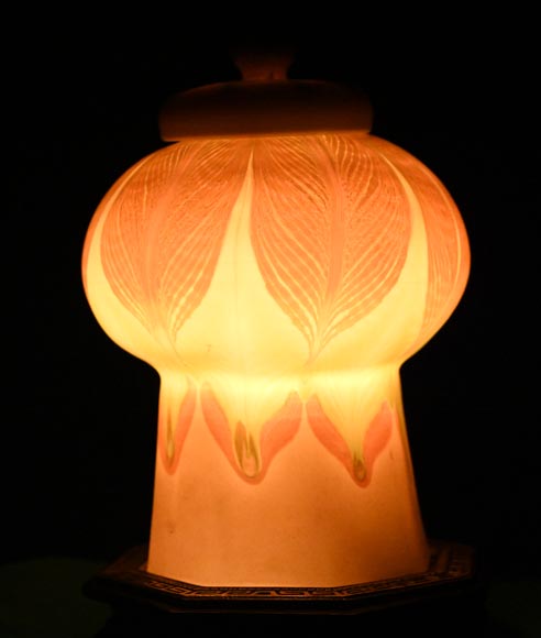 Ateliers TIFFANY, Lampe de mosquée en verre « favrile », début du XXe siècle Ateliers TIFFANY, Lampe de mosquée en verre « favrile », début du XXe siècle-6