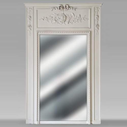 Trumeau de style Louis XVI décoré d'instruments de musique