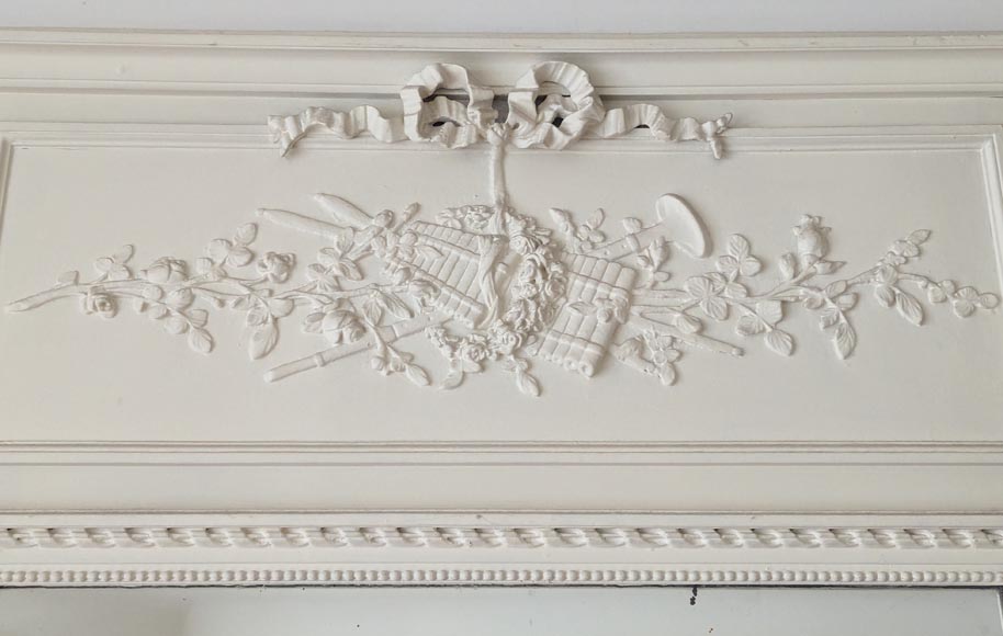 Trumeau de style Louis XVI décoré d'instruments de musique Trumeau de style Louis XVI décoré d'instruments de musique-1