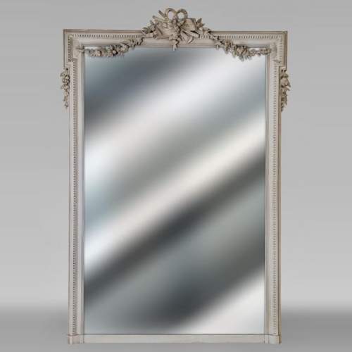 Trumeau de style Louis XVI aux instruments de musique