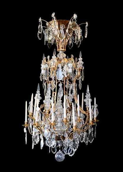 Lustre à vingt-quatre bras de lumière sur le modèle de lustres du château de Versailles, XXe siècle Lustre à vingt-quatre bras de lumière sur le modèle de lustres du château de Versailles, XXe siècle-0